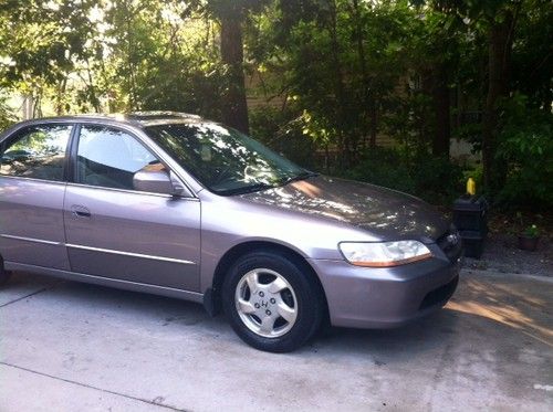 2000 honda accord ex (top trim) all leather seating, attentively cared for.