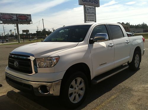 2010 toyota tundra sr5 crewmax, excellent condition!!!