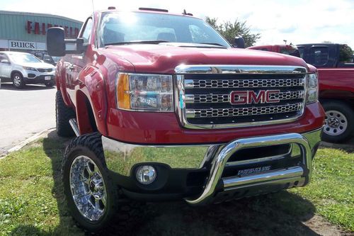 Gmc sierra 3500 hd 4 wheel dr, 6" lift kit 20" xd rims, fender flares, brush bar