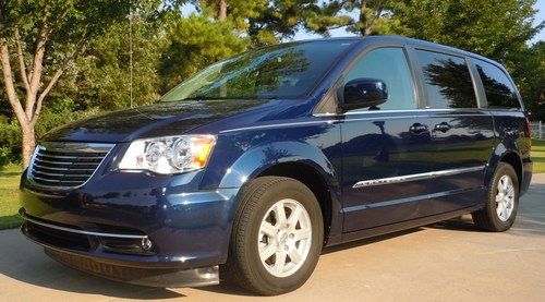 2012 chrysler town &amp; country touring minivan 9k miles dvd leather back up cam