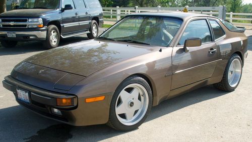 1983 porsche 944 base coupe 2-door 2.5l