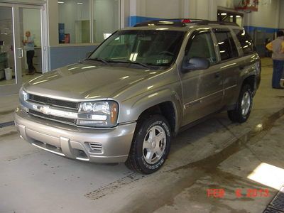 Power sunroof, trailer hitch, stereo cd  and luggage rack