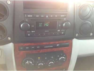 2006 Jeep Commander Limite3d 5.7L Hemi One Owner, image 11