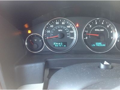 2006 Jeep Commander Limite3d 5.7L Hemi One Owner, image 12