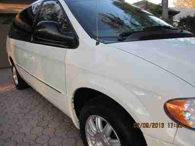 05 CHRYSLER TOWN & COUNTRY TOURING NAVIGATION DVD 29K MILES 1 FL OWNER LIKE NEW!, image 3