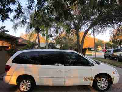 05 CHRYSLER TOWN & COUNTRY TOURING NAVIGATION DVD 29K MILES 1 FL OWNER LIKE NEW!, image 4