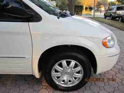 05 CHRYSLER TOWN & COUNTRY TOURING NAVIGATION DVD 29K MILES 1 FL OWNER LIKE NEW!, image 5