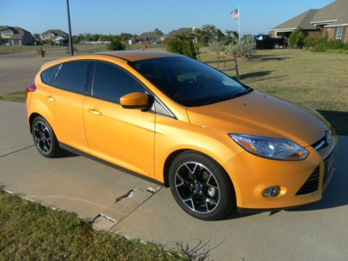 2012 ford focus se hatchback 4-door 2.0l yellow blaze tri black mach 17" wheels