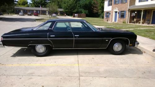 1976 chevrolet caprice classic sedan 4-door 5.7l