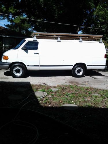 2003 dodge3500 white cargo van 5.9l gsoline