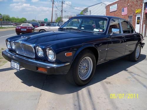 1982 jaguar xj6 sedan  w/ chv 350 drivetrain  90 point restoration