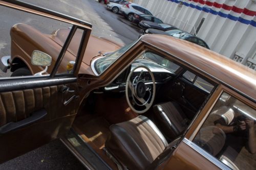 1965 Mercedes Benz 190D Factory AC and Radio! Diesel Gem!, image 2