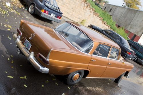 1965 Mercedes Benz 190D Factory AC and Radio! Diesel Gem!, image 10