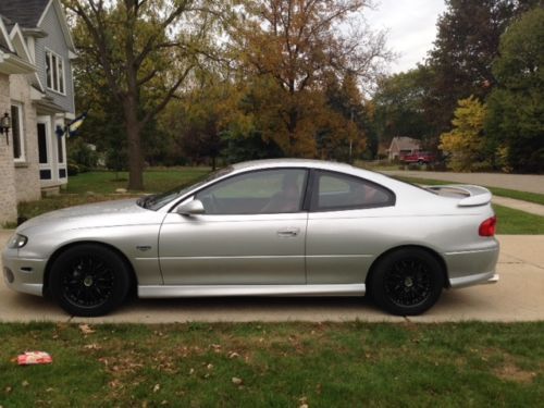 2004 pontiac gto base coupe 2-door 5.7l