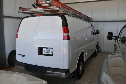 Rare 2011 turbo diesel 2500 chevy express work van w/ ladder racks and bins