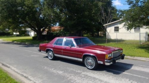 1985 ford ltd crown victoria sedan 4-door 5.0l