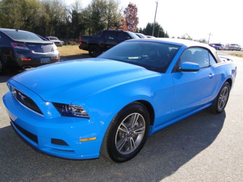 2013 ford mustang convertible v6  repairable salvage title damage rebuildabe