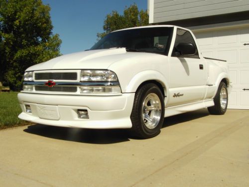 2000 s-10 extreme step-side pickup  26 k-miles. one owner.