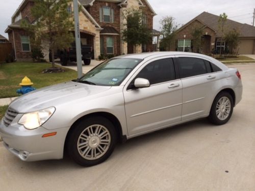 2007 chrysler sebring touring sedan 4-door 2.4l low miles excellent condition