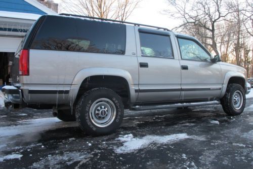 1999 gmc k2500 suburban ls sport utility 4-door 7.4l great shape