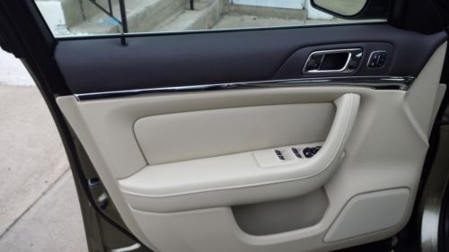 2013 LINCOLN MKS 4-DOOR SEDAN (MINT CONDITION), image 11