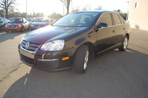 65k miles, one owner, se,black, leather, leatherette, sunroof, carfax certified