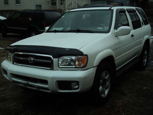 2000 nissan pathfinder xe sport utility 4-door 3.3l