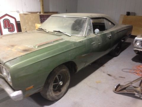 Real barn find 1969 roadrunner, air grabber hood, 383, floor shifter