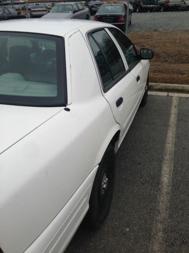 2004 ford crown victoria police interceptor sedan 4-door 4.6l