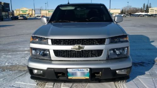 Like new 2011 chevy colorado lt 4x4 low 38,000 kms warranty private sale