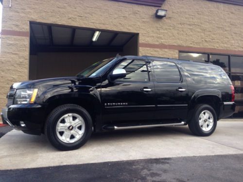 2007 chevrolet suburban, z71, 5.3l, nav, dvd, sunroof, leather, rear cam,1 owner