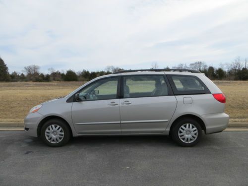 2008 toyota sienna 6 passenger, 5 door mini-van, 3.5l v6 power