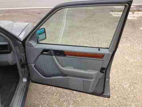 1993 Mercedes-Benz 300E Base Sedan 4-Door 3.2L, image 2