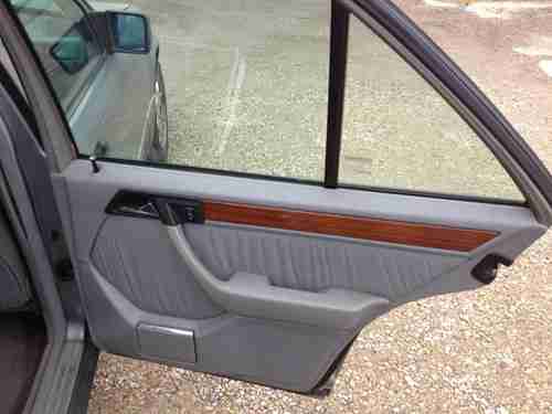 1993 Mercedes-Benz 300E Base Sedan 4-Door 3.2L, image 6