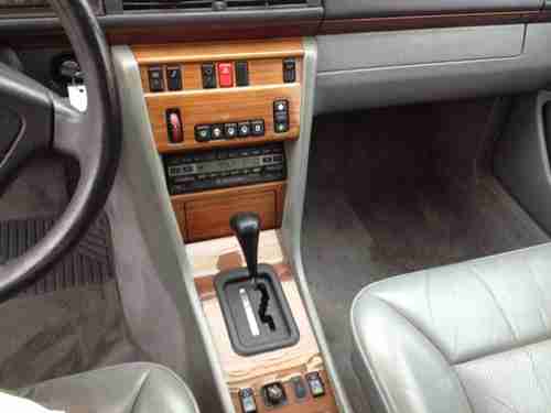 1993 Mercedes-Benz 300E Base Sedan 4-Door 3.2L, image 8
