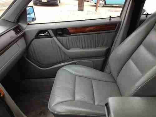 1993 Mercedes-Benz 300E Base Sedan 4-Door 3.2L, image 13