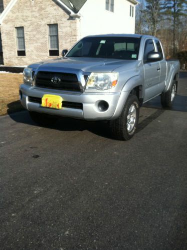 Tacoma 4x4, 4cyl, 5 speed, new clutch and more!