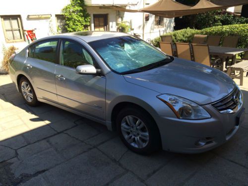 2010 nissan altima hybrid navigation, leather, original owner, new michelin tire