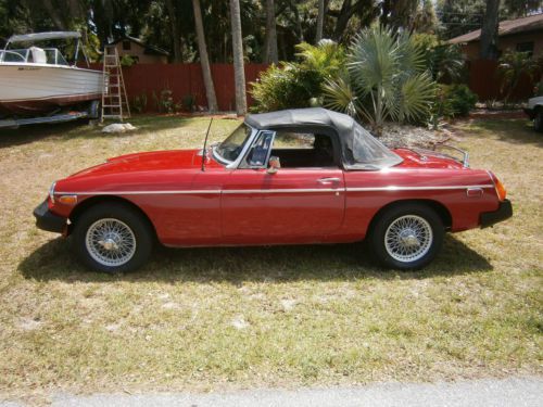 1976 mgb-  wire wheels, overdrive-  rust  free