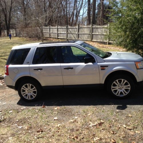 2008 land rover lr2 se, 1 owner, 6 cylinder, awd, cold weather package