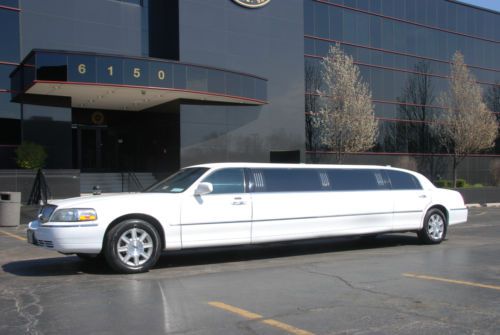 Lincoln 120&#034; limousine 2006