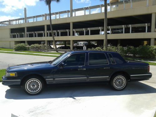 1996 lincoln town car executive sedan with 45,000 original miles must see
