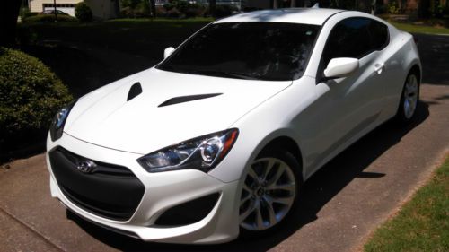 2013 hyundai genesis coupe 2.0t r-spec coupe 2-door 2.0l - white pearl finish