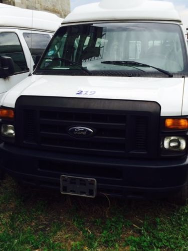 Ford van  great body   needs work    white    econoline passenger  handicap lift