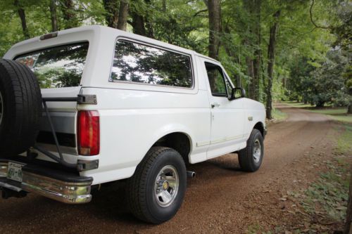 Classic 93 ford bronco xlt-original sticker eddie bauer 4 x 4 v8 with 58k tow