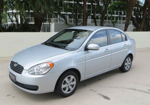 2011 hyundai accent gls sedan 4-door 1.6l - mint - automatic - under warranty