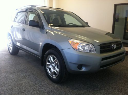 Light green metallic 4wd suv gray interior carfax guaranteed three owners