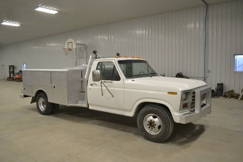 86 ford service truck with new diesel motor