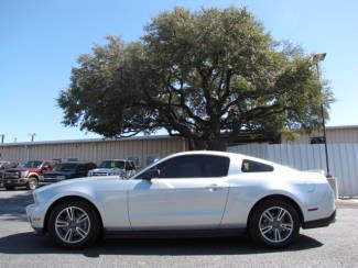 Ford mustang sports coupe leather shaker audio alloys v6 29 mpg!