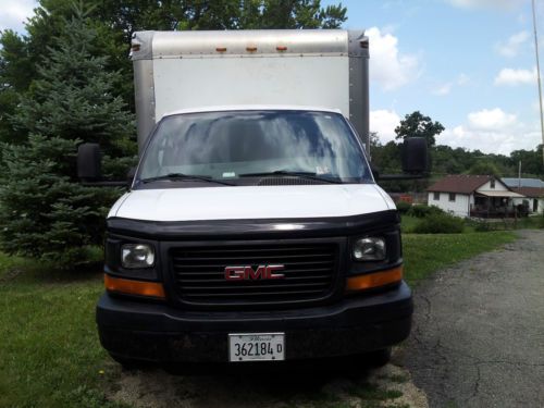 Gmc savana 3500 cutaway (box truck) 16 ft. cargo box, year: 2005